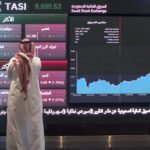 المستثمرون يراقبون مؤشرات سوق الأسهم السعودية